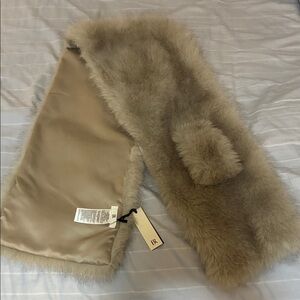 Banana Republic Faux Fur Scarf in Cream